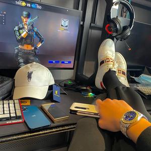 趁午休偷看女同学裙底内裤
